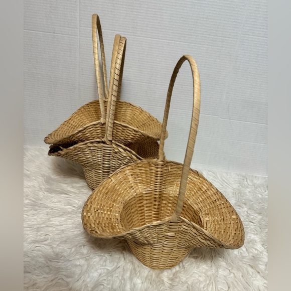 Small Wicker Basket With Handle - Picture 3 of 7